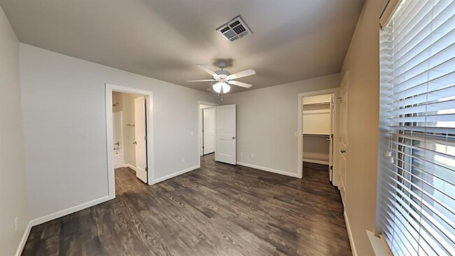 Building Photo - 443 Summit Ridge Dr