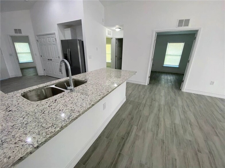 Building Photo - 5010 Locke Ln