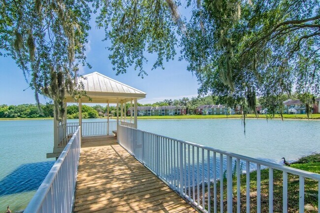 Building Photo - Lake Front - 2nd Floor - Upgraded- 1 Bedroom 1 Bathroom for Rent in Brandon, FL