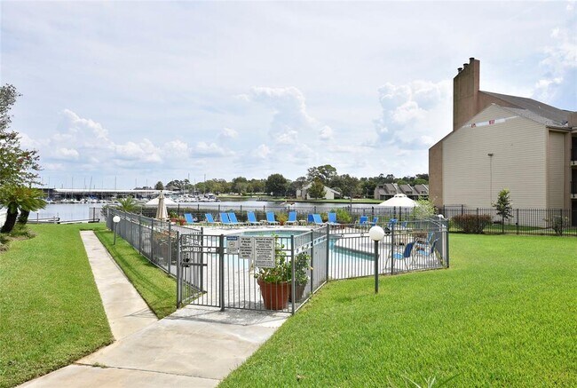Building Photo - 12800 Melville Dr