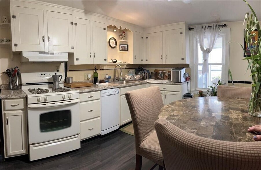 Building Photo - 58 Vale Ave