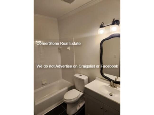 Building Photo - 726 Victorian Pl