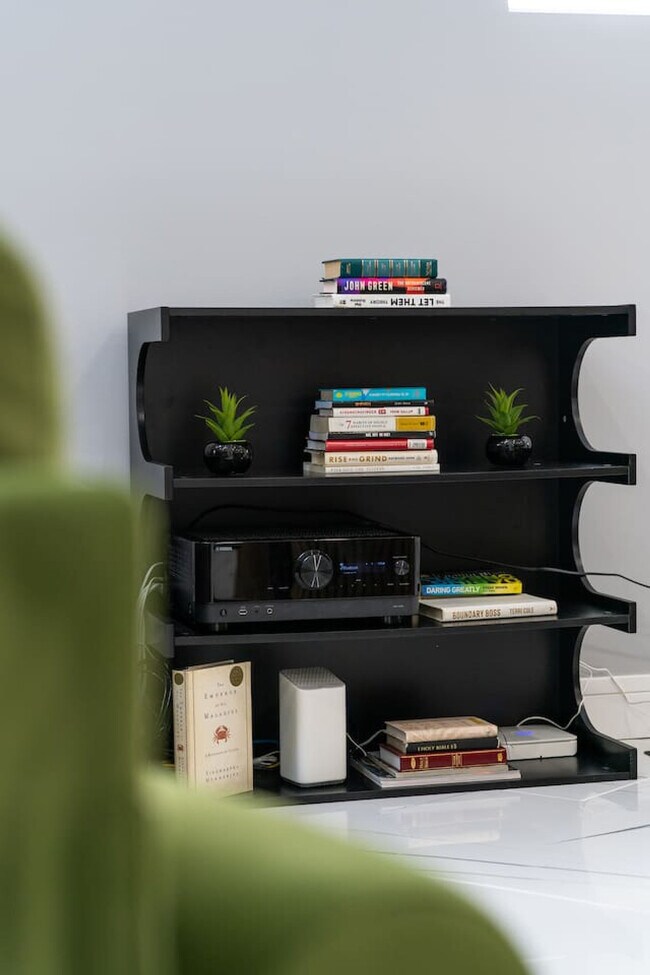 Building Photo - 4016 Eaton Dr