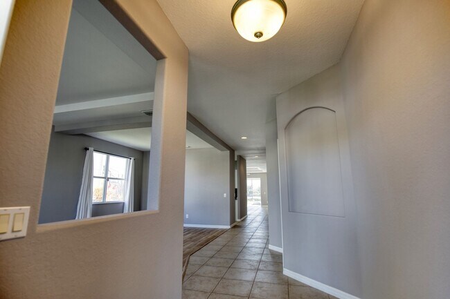 Building Photo - Annual Pool Home in The Stoneybrook Community of Venice!