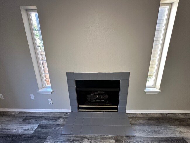 Building Photo - Lydia Court Duplex