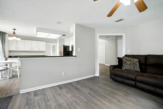 Building Photo - 1036 Woodsmans Reach