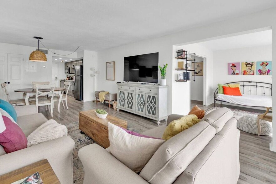 Building Photo - 790 Santa Rosa Blvd