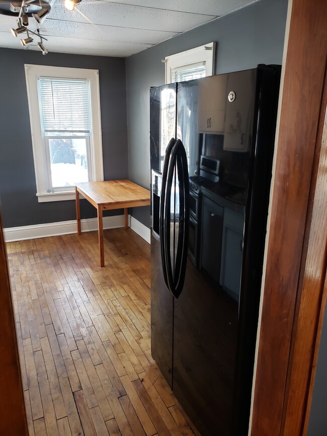 refrigerator with ice/water dispenser - 3231 Ulysses St NE