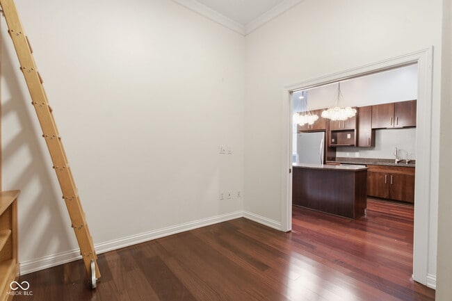 Building Photo - 141 S Meridian St