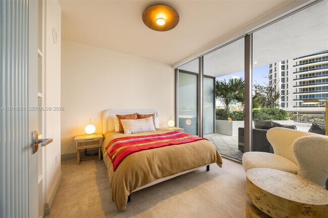 Building Photo - 5875 Collins Ave