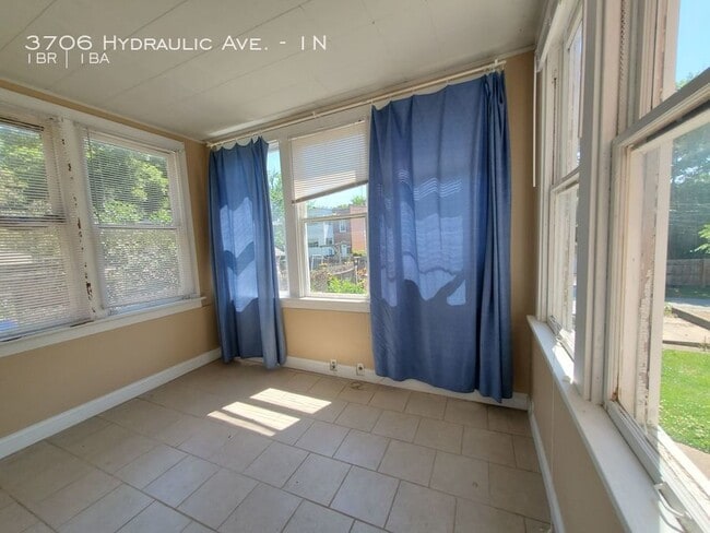 Building Photo - 3706 Hydraulic Ave