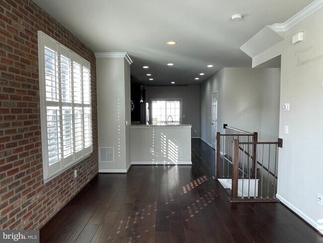 Building Photo - 201 Woodstream Cir