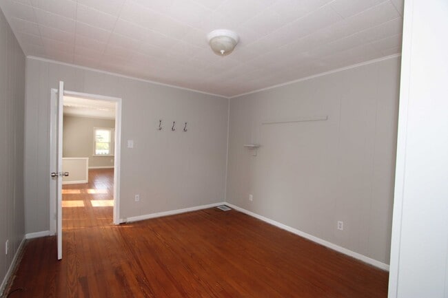 Building Photo - One of a Kind 4 Bed 1 Bath Home
