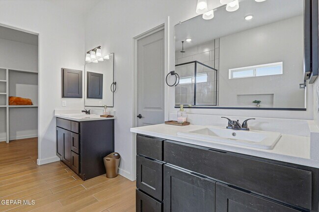 Building Photo - 244 Farnborough St