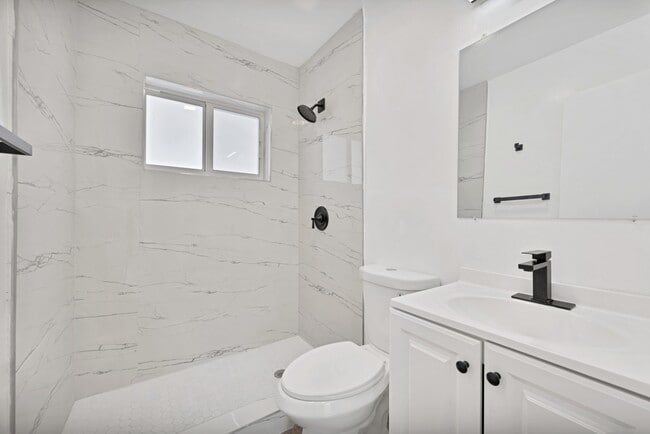 Building Photo - 238 SW 7th St