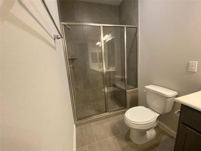 Building Photo - 13443 Greenbrier Dr