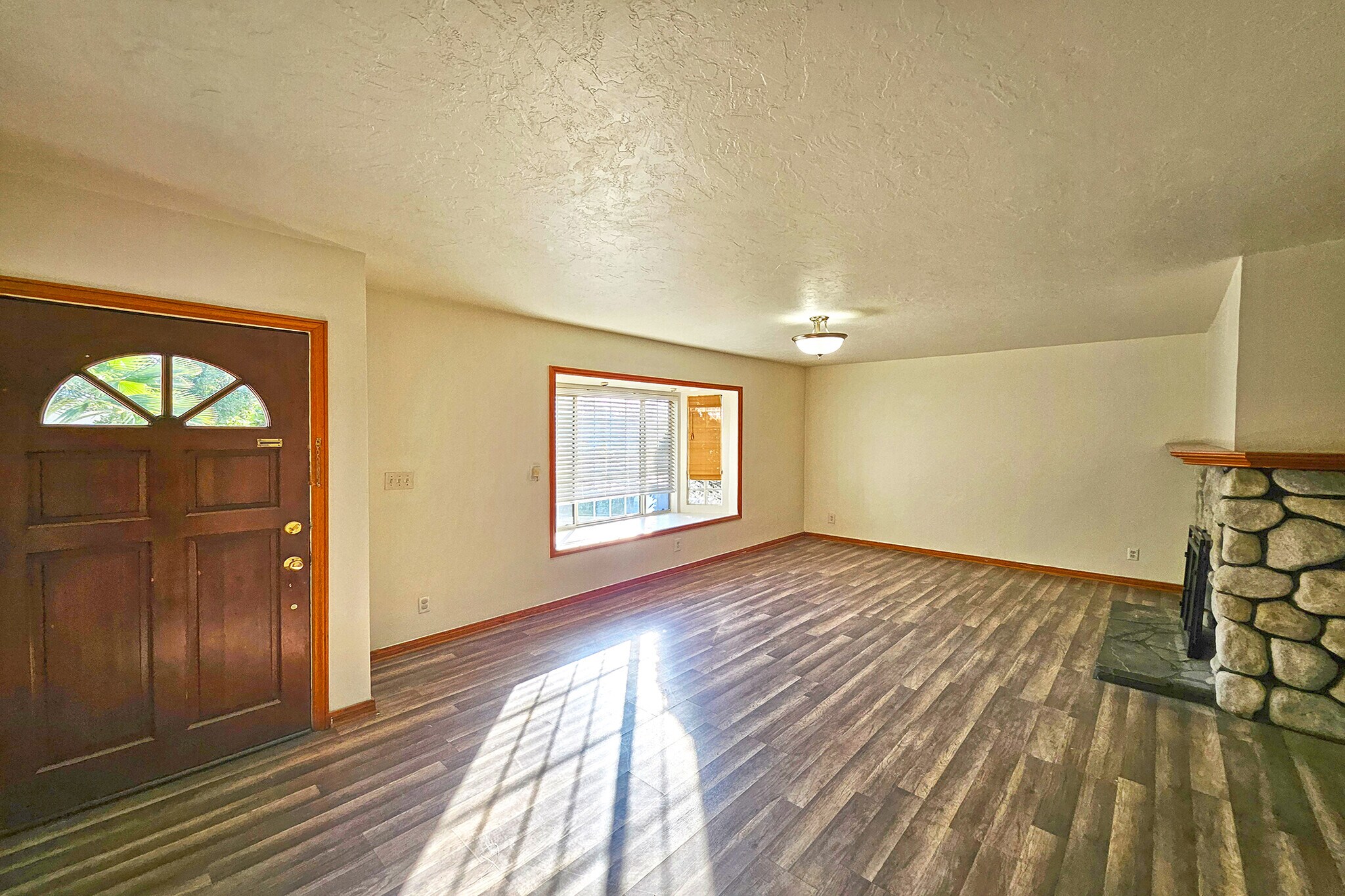 Building Photo - 9321 Donna Ave