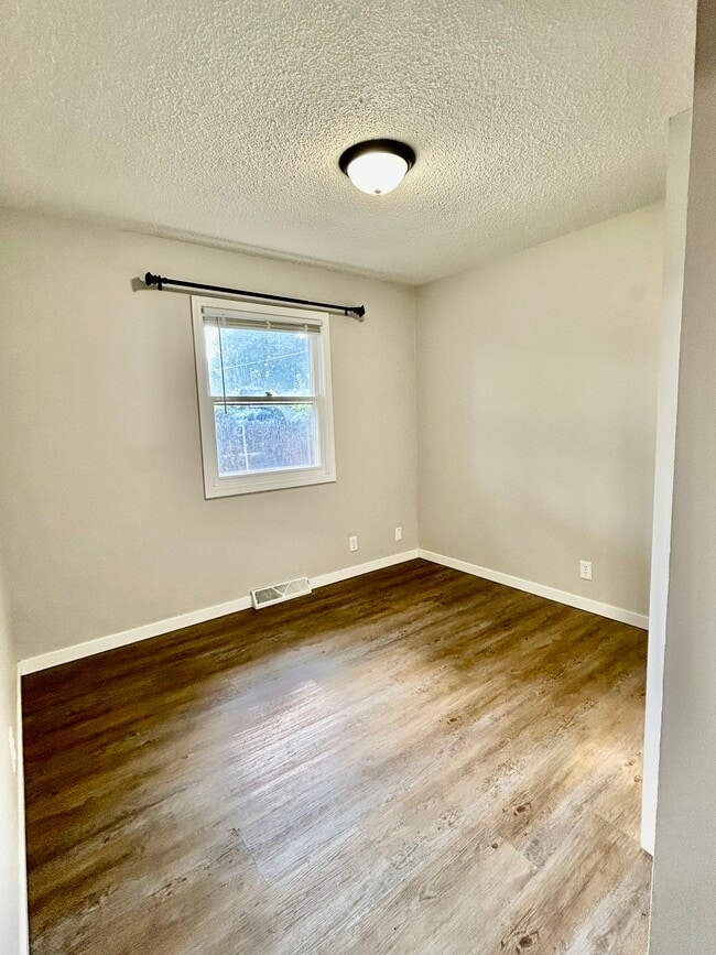 Building Photo - 414 Belle Aire Dr