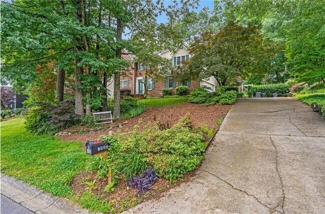 Building Photo - 1880 Meadowchase Ct