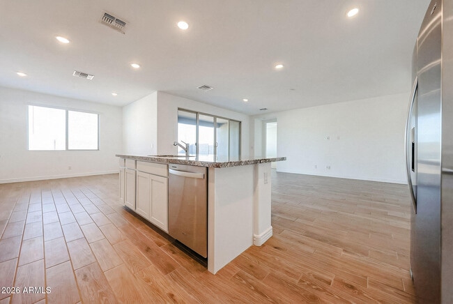 Building Photo - 14766 West Honeysuckle Dr