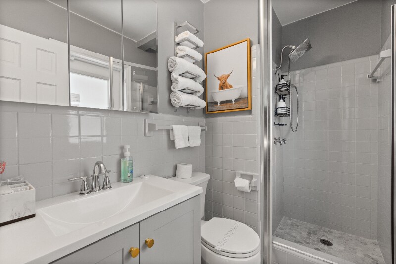 Building Photo - 4760 Lake Cecile Dr