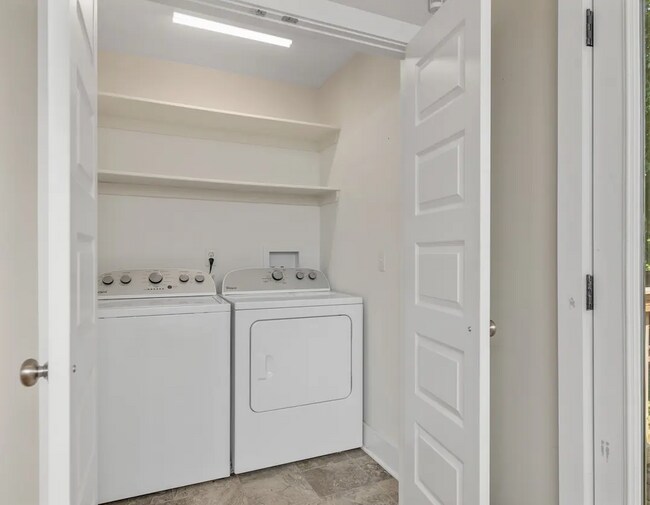 Building Photo - 414 Figuers Dr