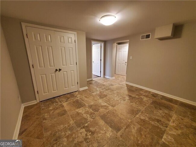 Building Photo - 4615 Mystic Dr NE