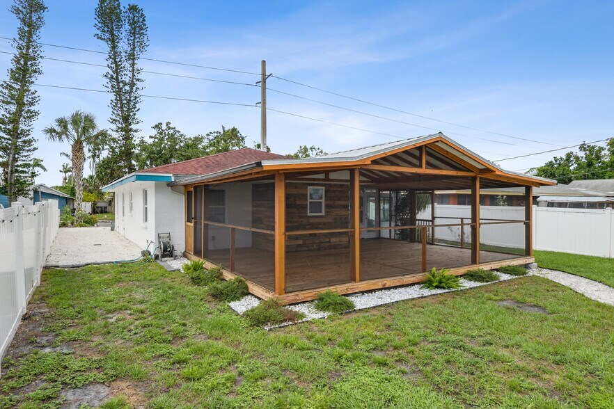 Building Photo - 2802 9th Ave W