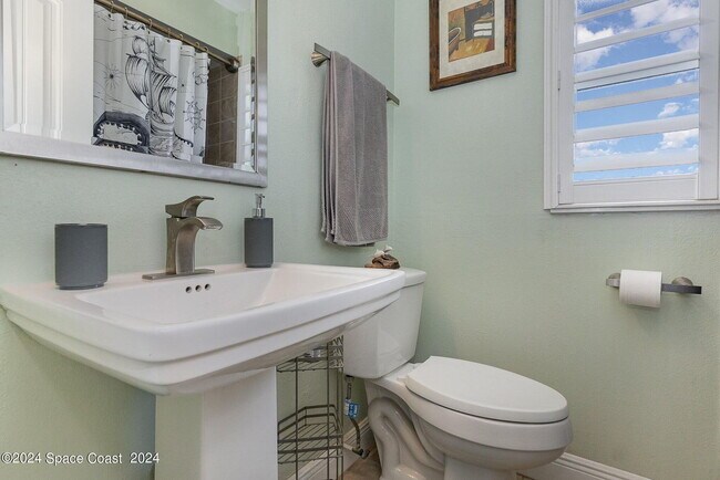 Building Photo - Charming 2-bedroom, 1-bathroom condo