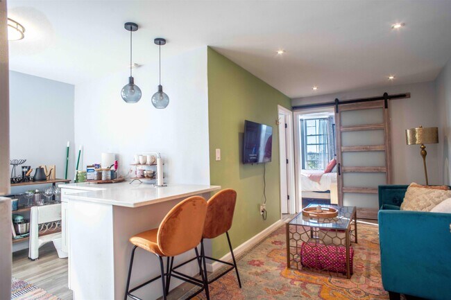 Building Photo - 1614 Summit Ave