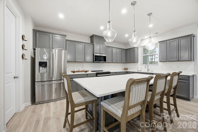 Building Photo - 169 Marron Dr