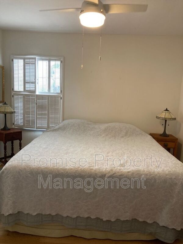 Building Photo - 420 S Horne St