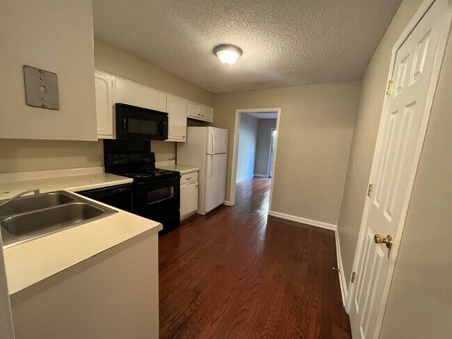 Building Photo - 443 N Highland St