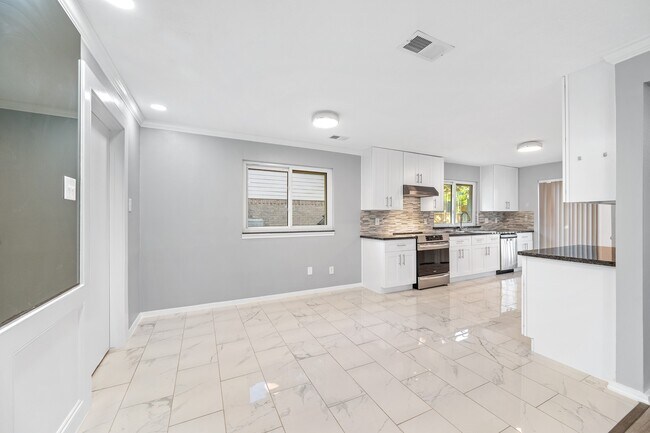 Building Photo - 1363 Westgreen Blvd