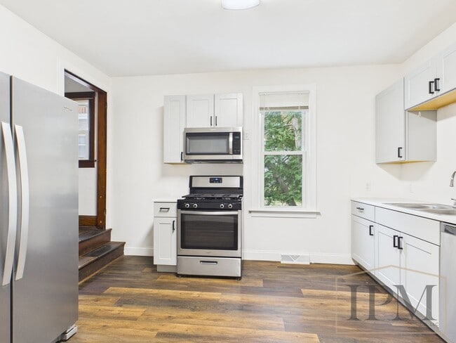 Building Photo - 1/2 OFF 1st Months Rent! Available Now!  D...