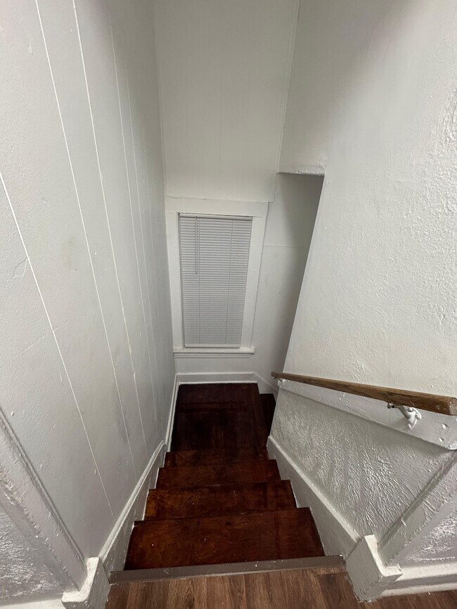 Building Photo - 540 Blaine Ave