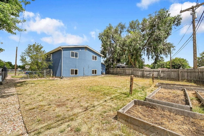 Building Photo - $1,995.00, 3 bed, 2 bath located in Fountain