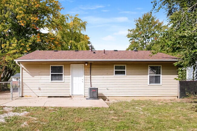 Building Photo - 1670 Dundee Pl