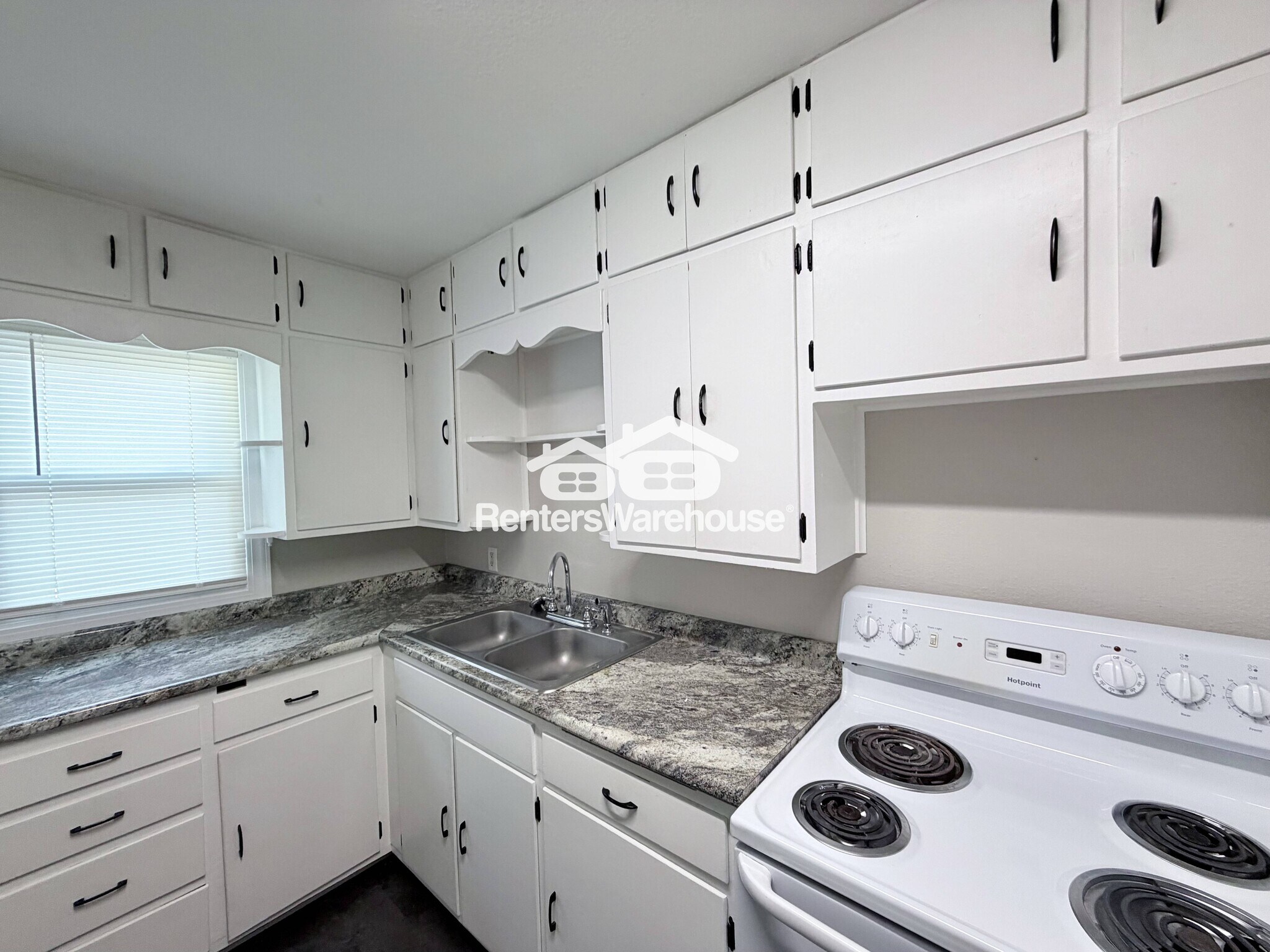 Building Photo - 510 N 6th Ave E