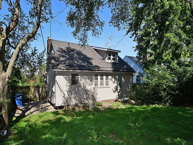 Building Photo - Elmwood Park Charmer