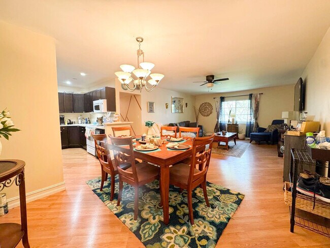 Building Photo - 124 NE 19th Ct