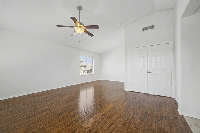 Building Photo - 1513 W Lark Dr