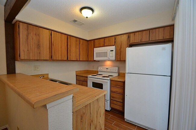 Building Photo - 13026 Wirevine Ln