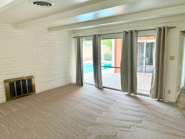 Building Photo - 2601 E Cinnabar Ave