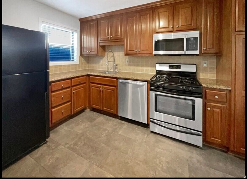 Building Photo - 607 Park Ridge Cir