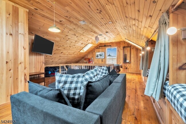 Building Photo - 363 Lakeside Blvd