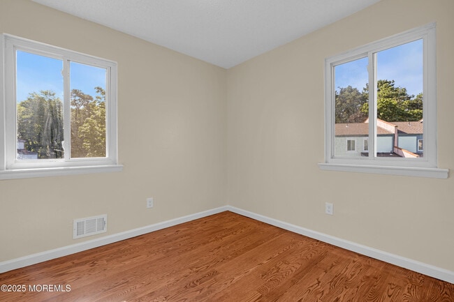 Building Photo - 10 Foxwood Ct