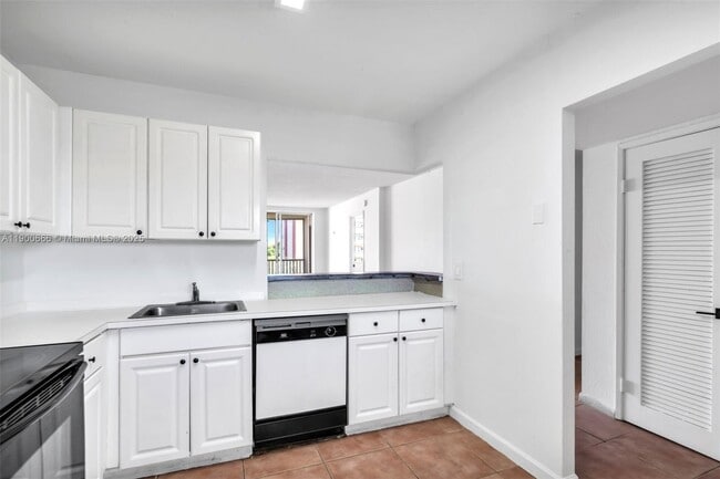 Building Photo - 1770 NE 191st St