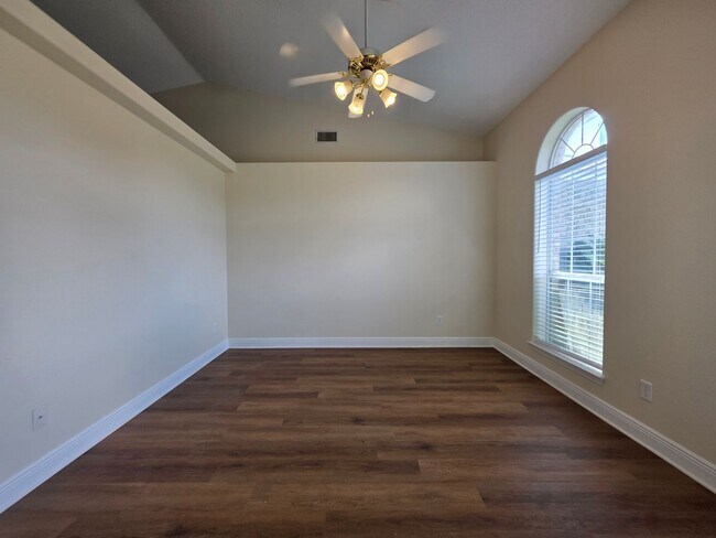 Building Photo - 4BR/3BA home with shed close to Navy Feder...