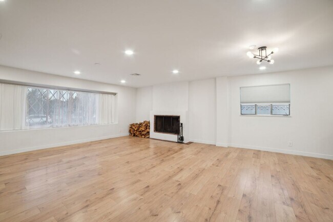 Building Photo - 1700 Bracken Ave